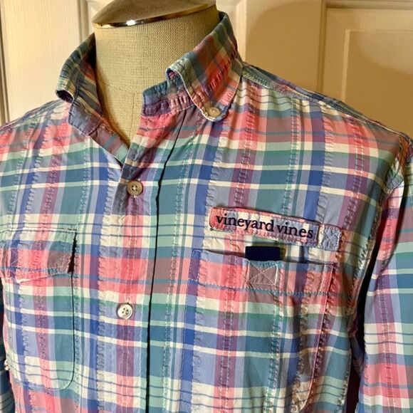 EUC Men's Vineyard Vines Harbor Fishing Style Pink Green Plaid Shirt Size SMALL - Picture 2 of 4